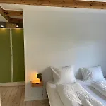Апартаменты Adventurous Backhouse Centrally Located In
