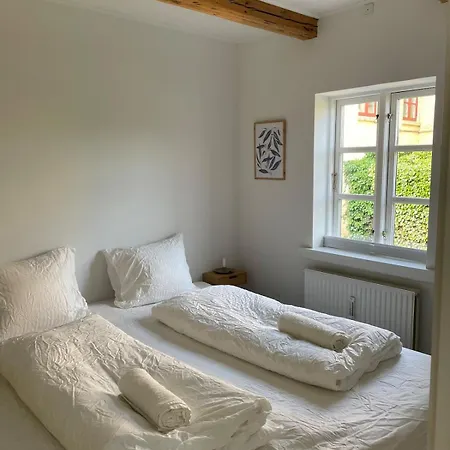 Adventurous Backhouse Centrally Located In 아파트 오덴세