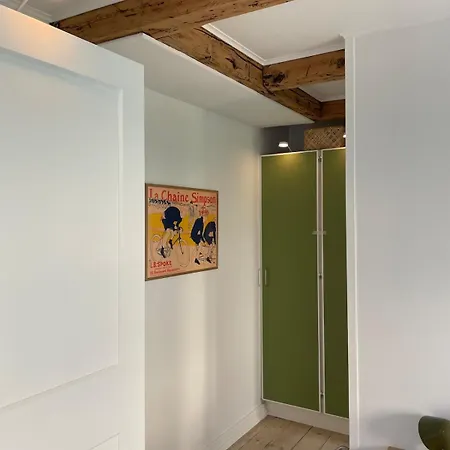 Adventurous Backhouse Centrally Located In 아파트 오덴세