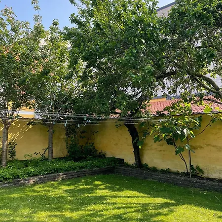 Adventurous Backhouse Centrally Located In 아파트 *