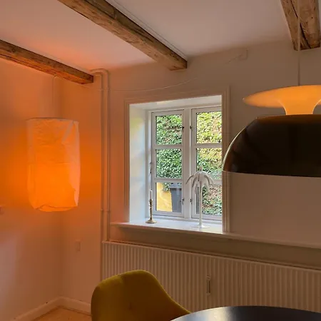 Adventurous Backhouse Centrally Located In 오덴세