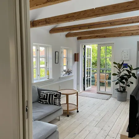 아파트 Adventurous Backhouse Centrally Located In