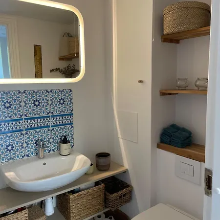 Adventurous Backhouse Centrally Located In Lägenhet Odense