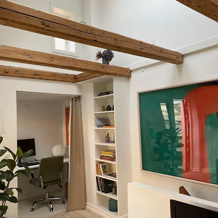 아파트 Adventurous Backhouse Centrally Located In