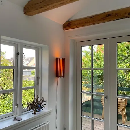 아파트 Adventurous Backhouse Centrally Located In *