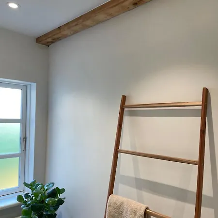 아파트 Adventurous Backhouse Centrally Located In 오덴세