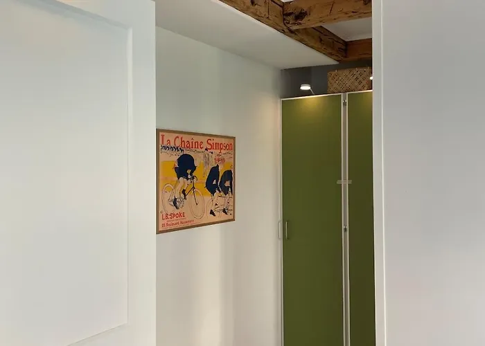 Adventurous Backhouse Centrally Located In Lägenhet Odense