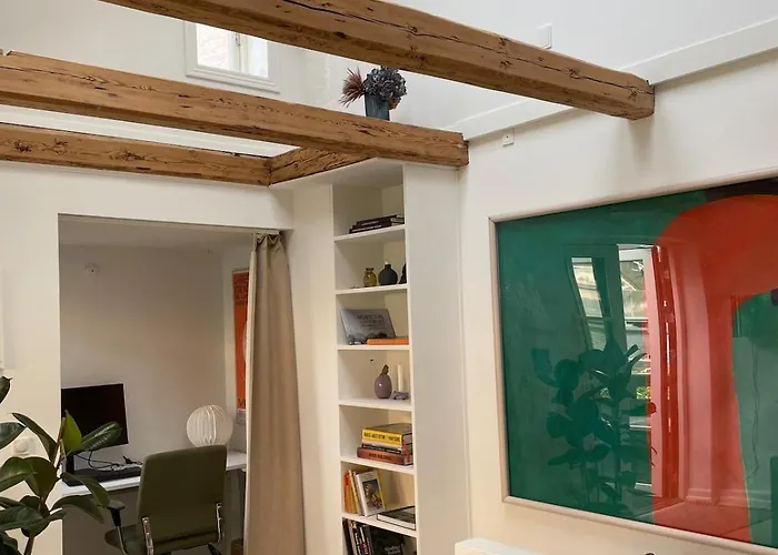 Lägenhet Adventurous Backhouse Centrally Located In