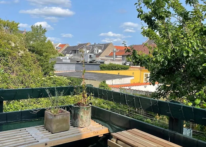 Lägenhet Adventurous Backhouse Centrally Located In