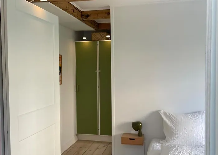 Adventurous Backhouse Centrally Located In